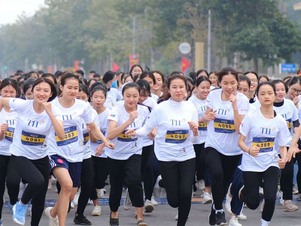 Quần chạy dài là loại quần chạy có chiều dài kéo đến mắt cá chân