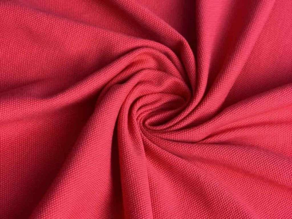 Vải tốt sẽ hút mồ hôi từ da bạn ra bề mặt ngoài của áo chạy