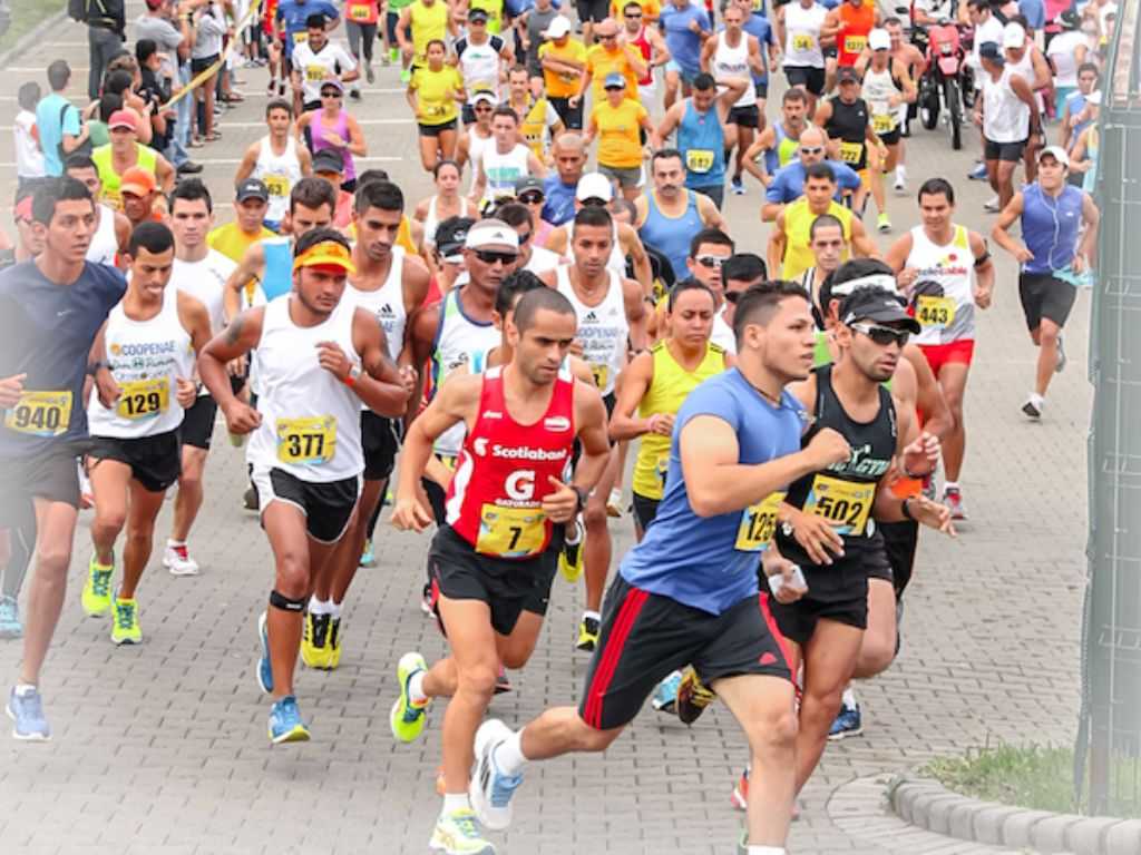 Túi nhỏ được thiết kế kín đáo ở bên hông