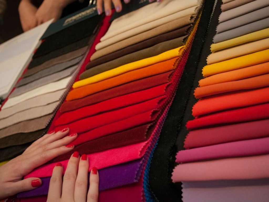 Chất liệu vải cũng là yếu tố then chốt quyết định thẩm mỹ của áo