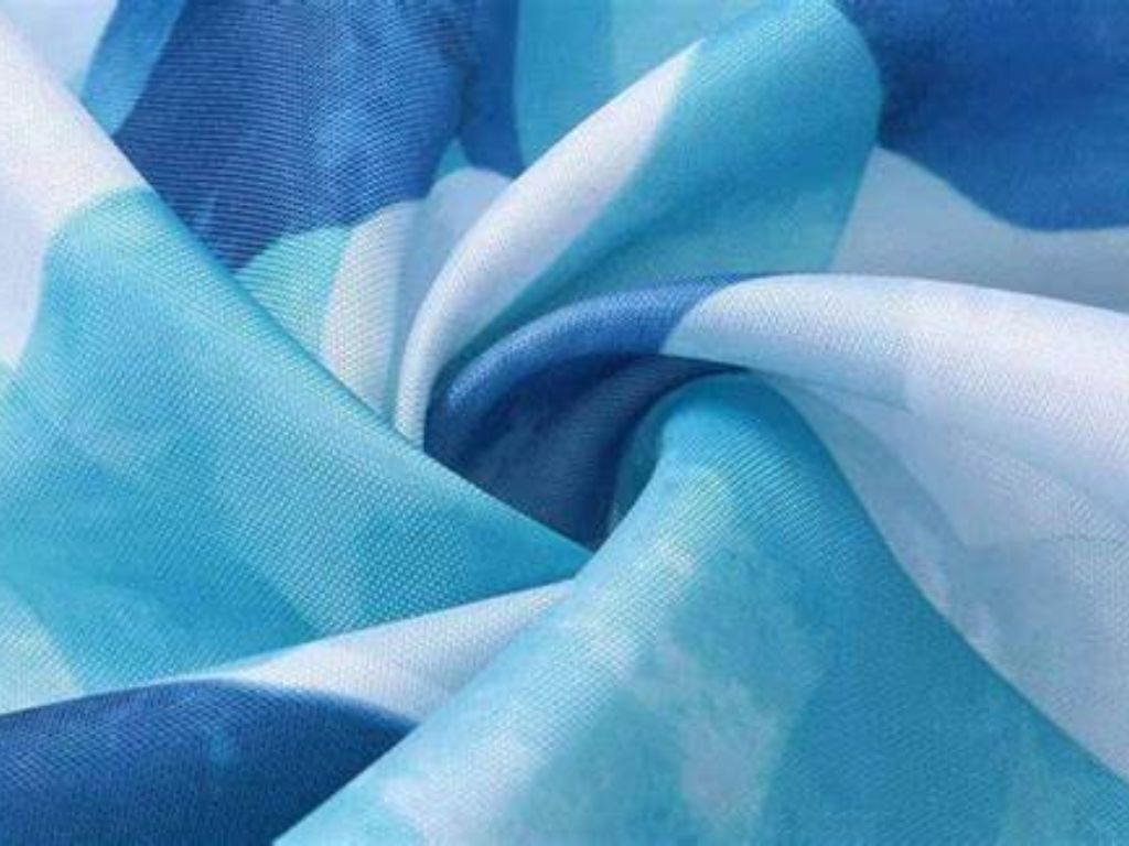 Mỗi loại sẽ sử dụng các chất liệu vải khác nhau như polyester