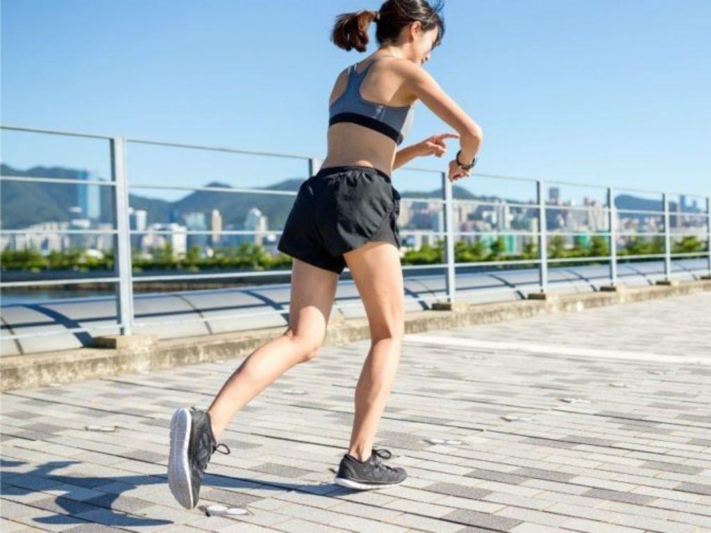 Bạn nên ưu tiên lựa chọn kiểu dáng phù hợp với vóc dáng
