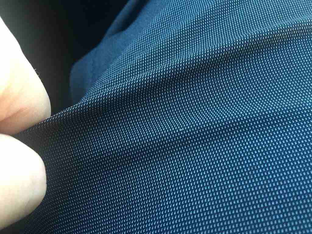 Lớp vải bên ngoài thường là polyester