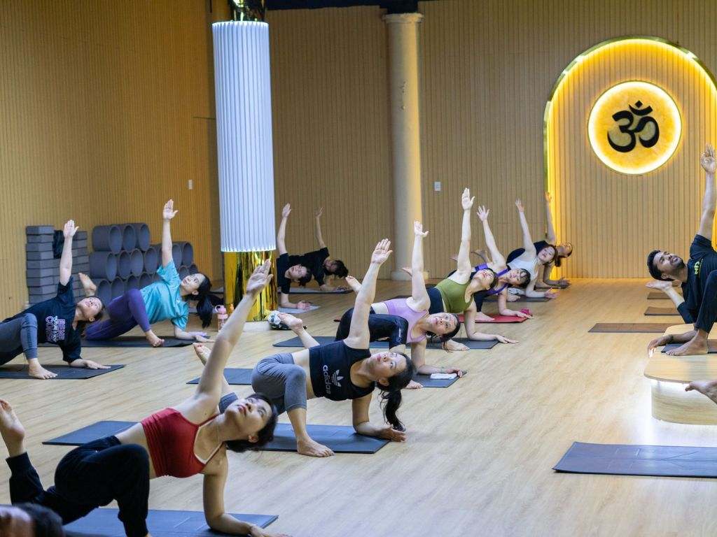 Quần legging cạp cao là lựa chọn hàng đầu của nhiều yogi