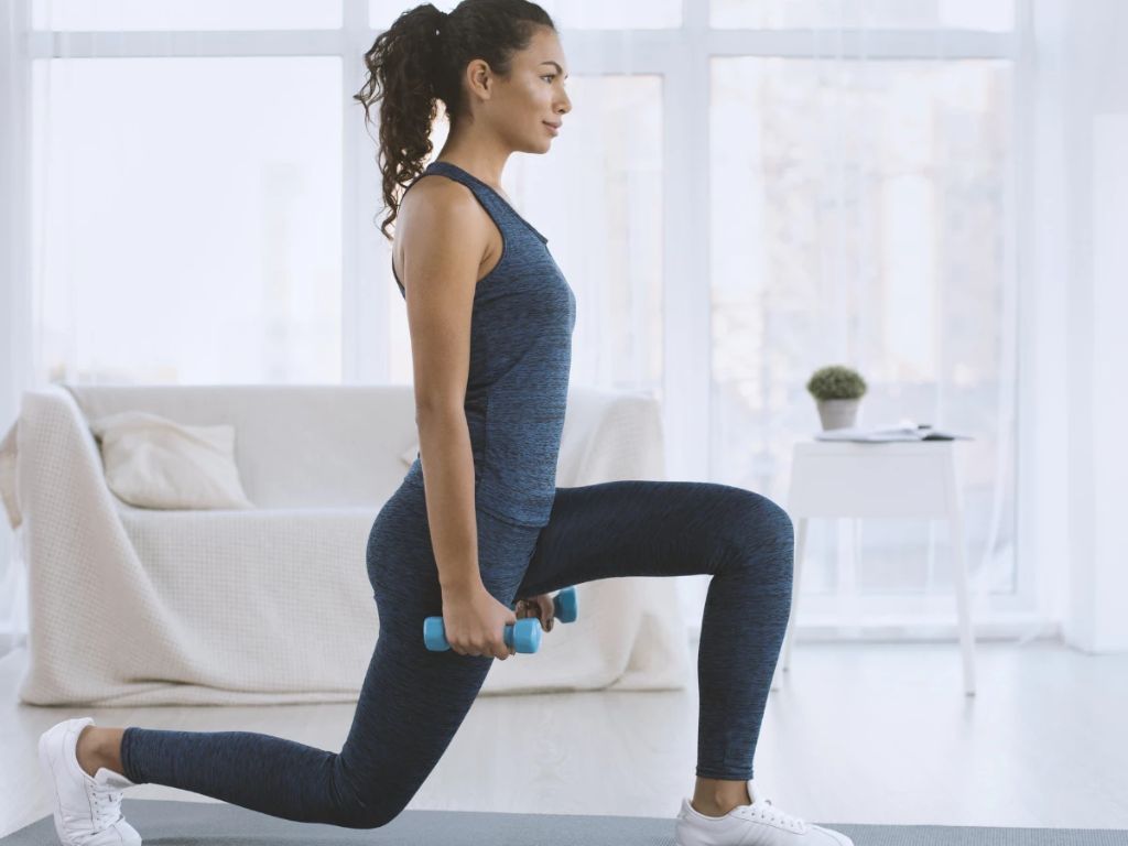 Quần legging với thiết kế cạp cao không chỉ giúp gen bụng nhẹ