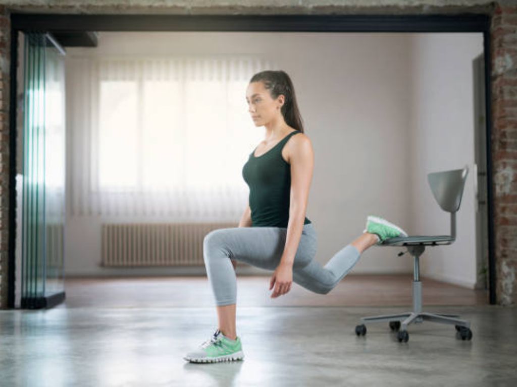 Bạn nên giặt riêng đồ gym nữ với các loại quần áo thông thường khác