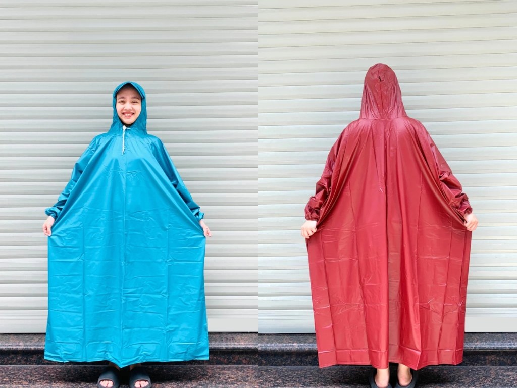 Áo mưa trùm toàn thân có thiết kế che phủ toàn diện từ đầu đến chân