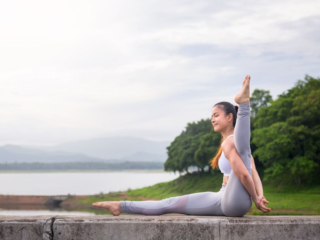 Kết hợp cùng áo bra thể thao giúp bạn có độ nâng đỡ phù hợp