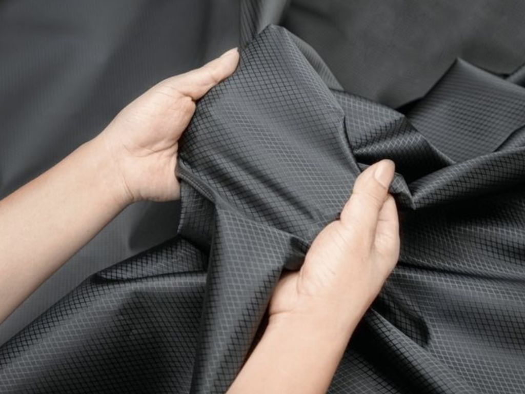 Chất liệu vải chủ đạo thường dùng như Polyester