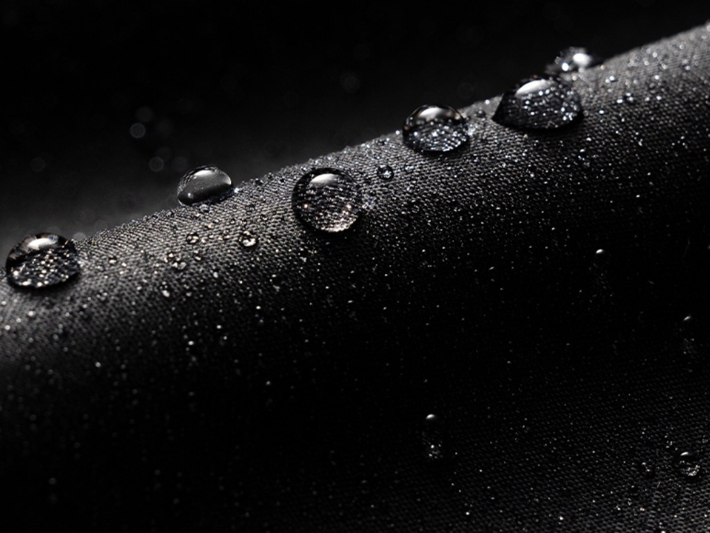 Bạn nên chọn vải may áo mưa có lớp phủ PU/PCV có khả năng trượt nước tốt