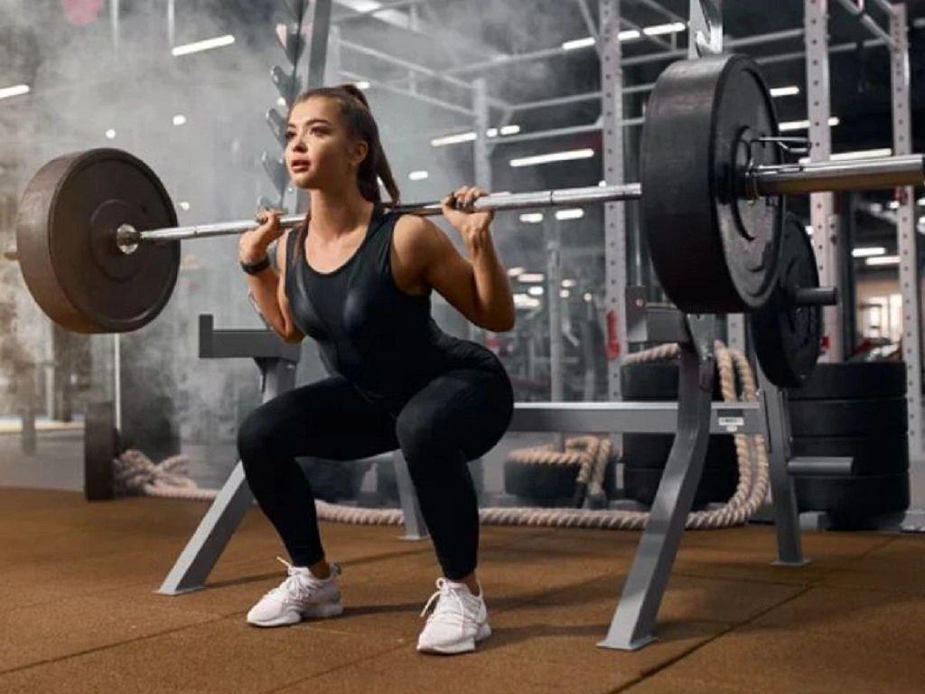 Bạn hãy kiểm tra kỹ các đường may của quần gym khi mua