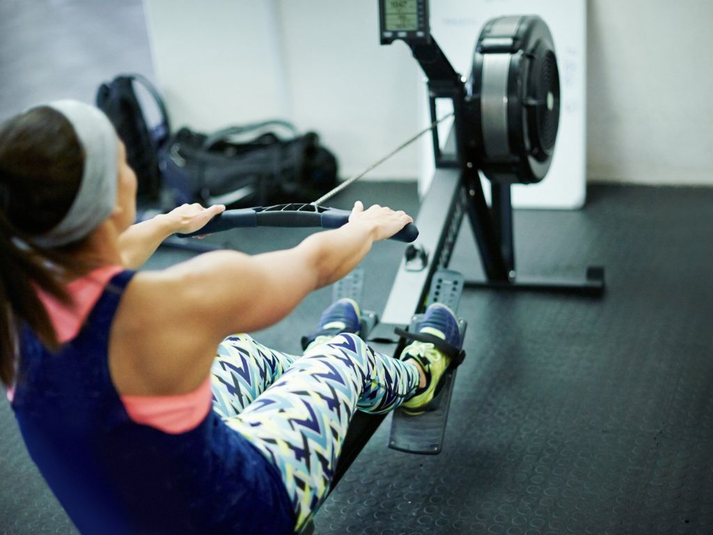 Áo croptop có tay là sự kết hợp thú vị giữa phong cách trẻ trung