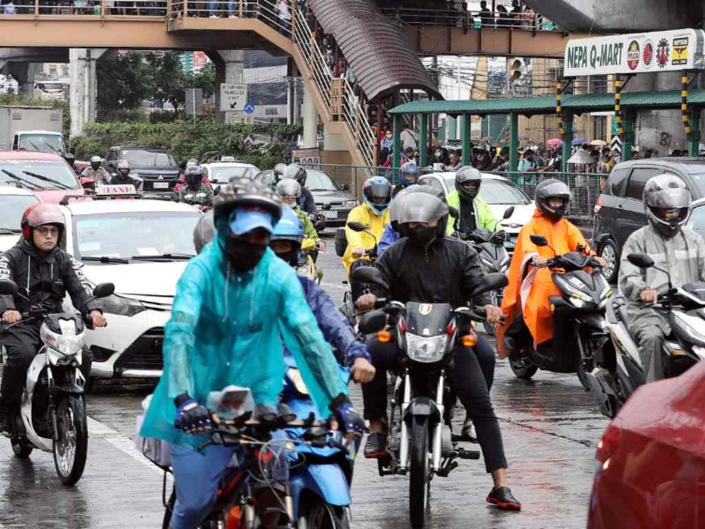 Những người thường xuyên phải di chuyển trong điều kiện thời tiết lạnh