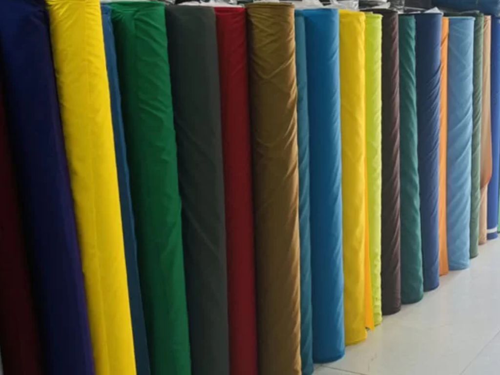 Thị trường áo mưa vải dù hiện nay rất đa dạng về mẫu mã