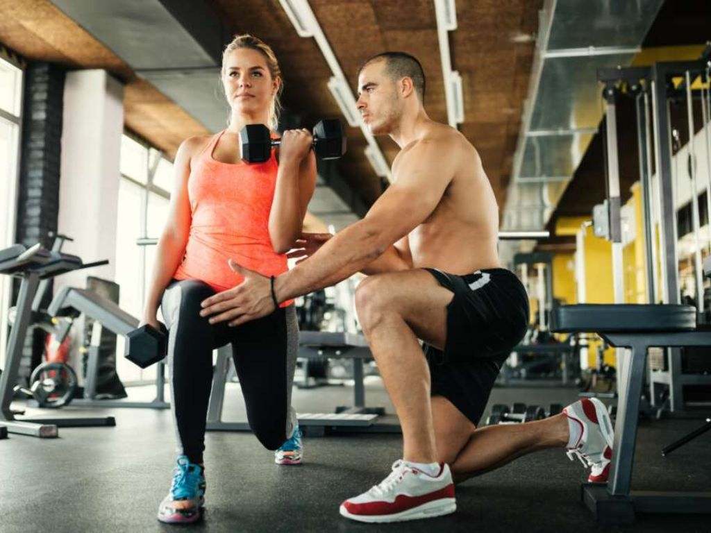 Những chiếc áo tank top rộng rãi giúp bạn thoải mái