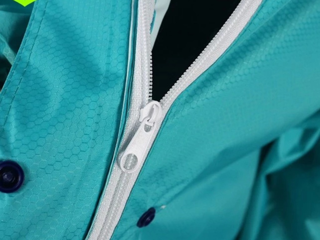 Bạn cần đảm bảo dây kéo hoạt động và dễ dàng thao tác