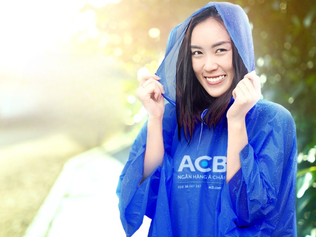 Khi làm áo mưa quảng cáo, bạn cần chú ý thiết kế áo mưa hài hòa và bắt mắt