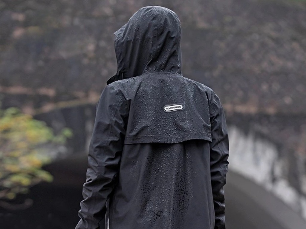 Áo khoác chống nước tuyệt đối giúp ngăn chặn nước vào bên trong cơ thể