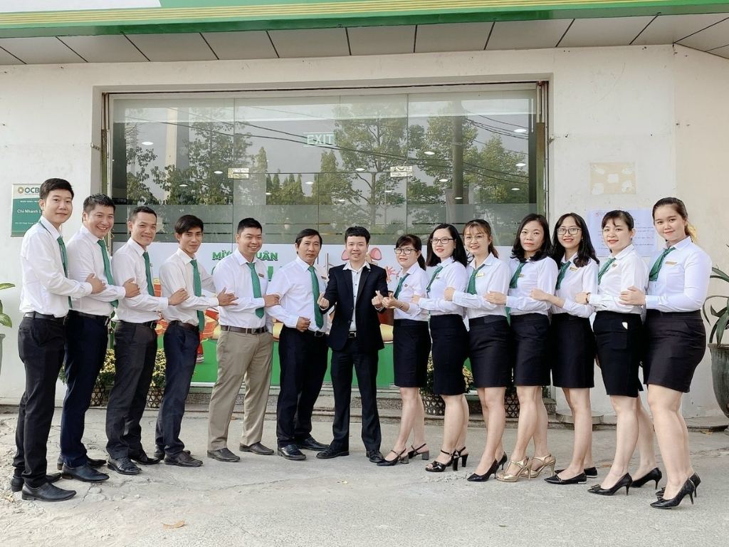 Mẫu áo sơ mi đồng phục cổ đức là một lựa chọn kinh điển