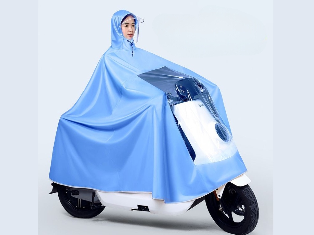 Áo mưa trùm giúp giữ tay lái luôn khô ráo