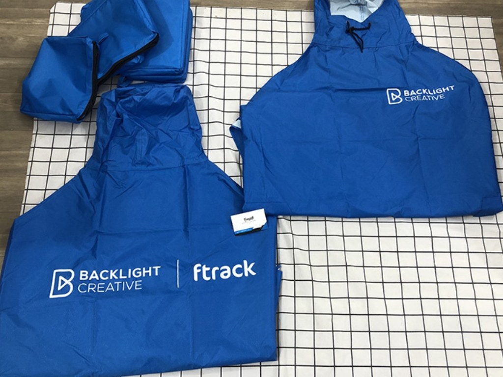 Áo mưa in logo công ty là giải pháp marketing hiệu quả