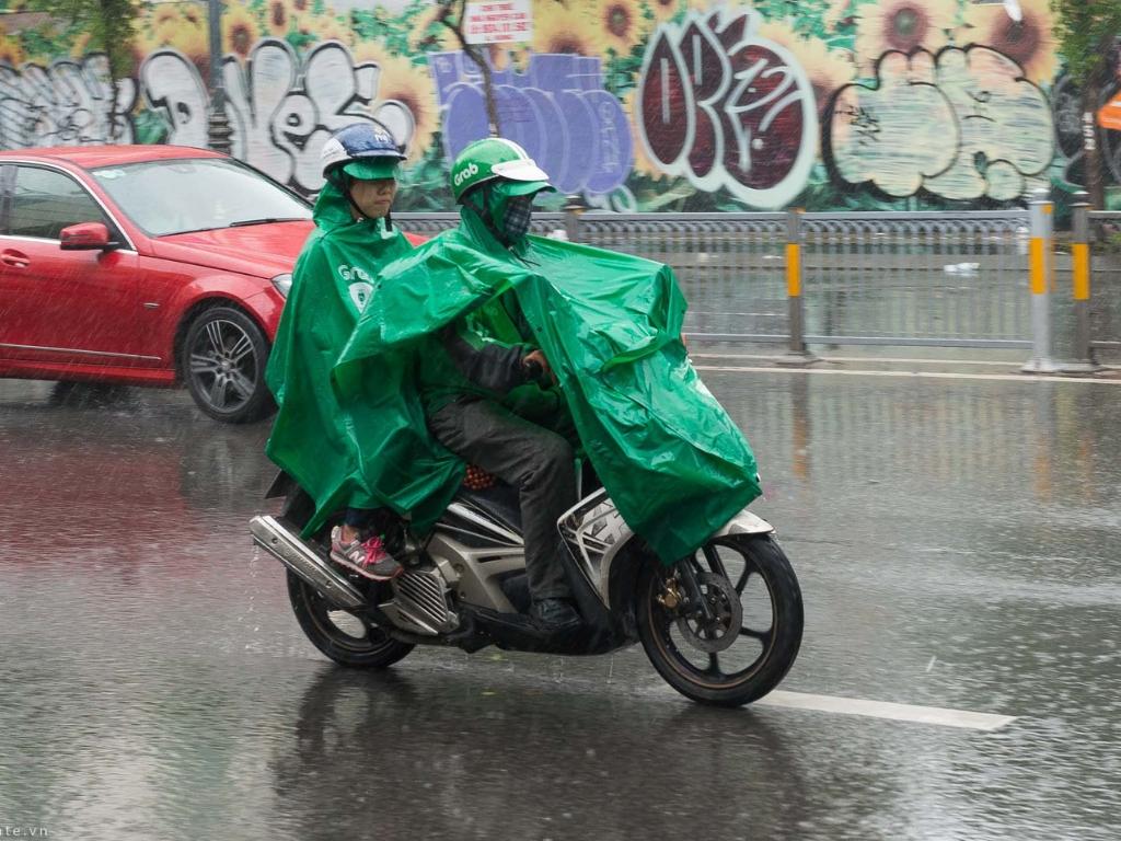 Áo mưa in logo công ty giúp tăng cường độ nhận diện thương hiệu