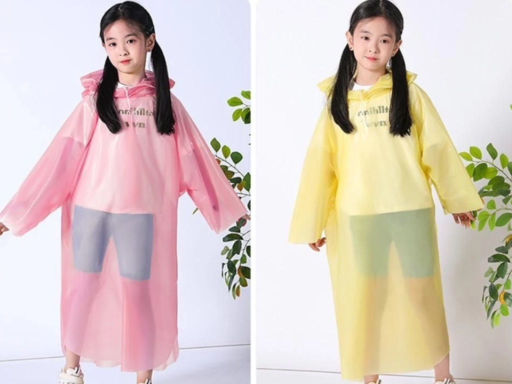 Áo mưa giấy có độ mỏng đặc trưng và rất nhẹ