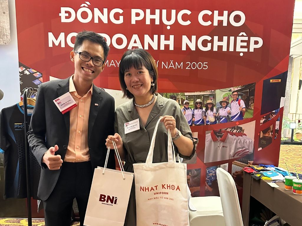 Nhất Khoa Uniform nhận may in áo mưa đôi chất lượng, giá tốt