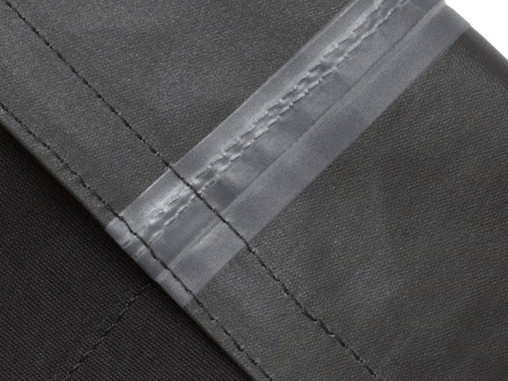 Áo mưa 2 đầu vải dù cao cấp có đường may được ép seam chắc chắn, kỹ lưỡng