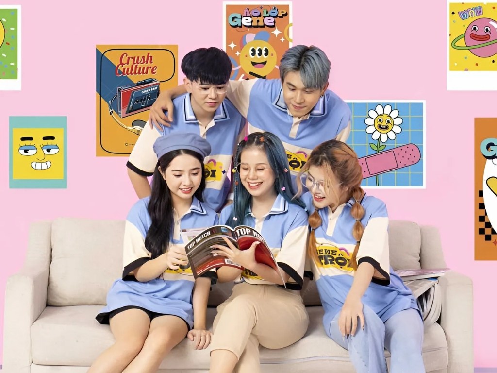 Áo lớp polo nên có màu sắc tươi sáng và trẻ trung