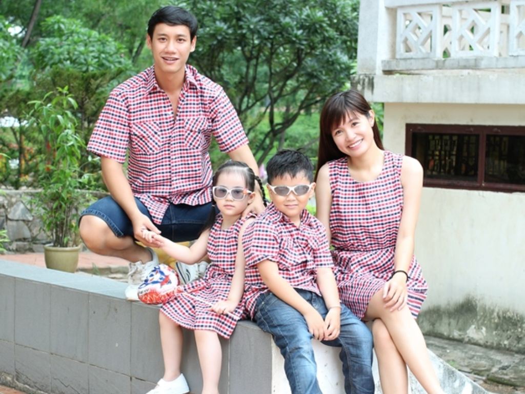 Váy áo sơ mi gia đình giúp gắn kết yêu thương