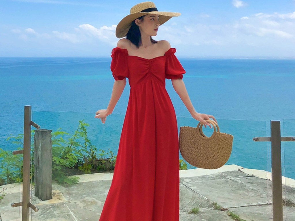 Một chiếc đầm đi biển đẹp sẽ giúp tôn lên vẻ đẹp tự nhiên của người mặc