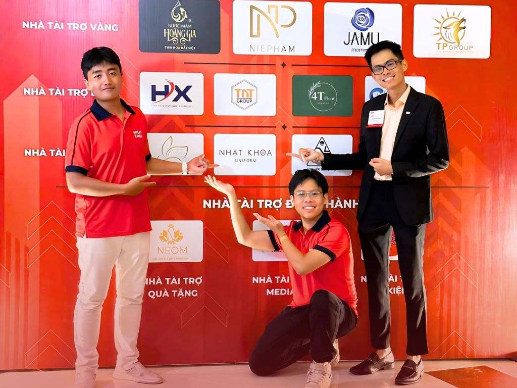 Nhất Khoa là địa chỉ đáng tin cậy khi may áo mưa thời trang