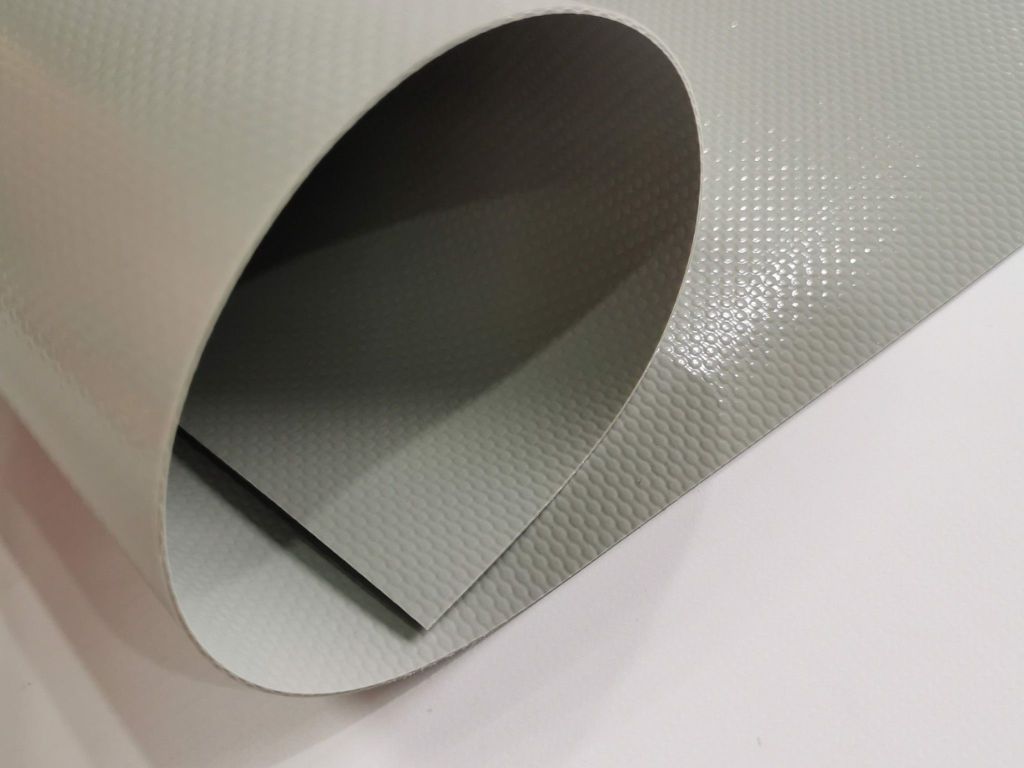 Vải PVC rất bền bỉ với nước, đảm bảo người mặc luôn khô ráo