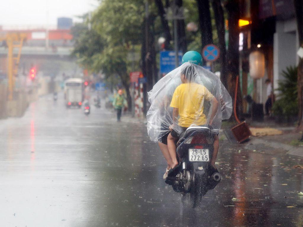 Bạn cần áo mưa để đi xe máy hàng ngày