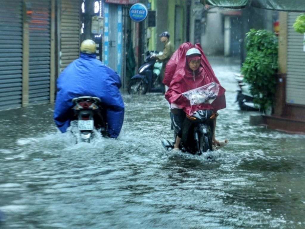 Áo mưa cánh dơi có thể chở thêm người