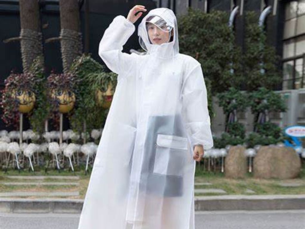 Áo mưa bộ nhựa trong là một loại trang phục đi mưa đặc biệt