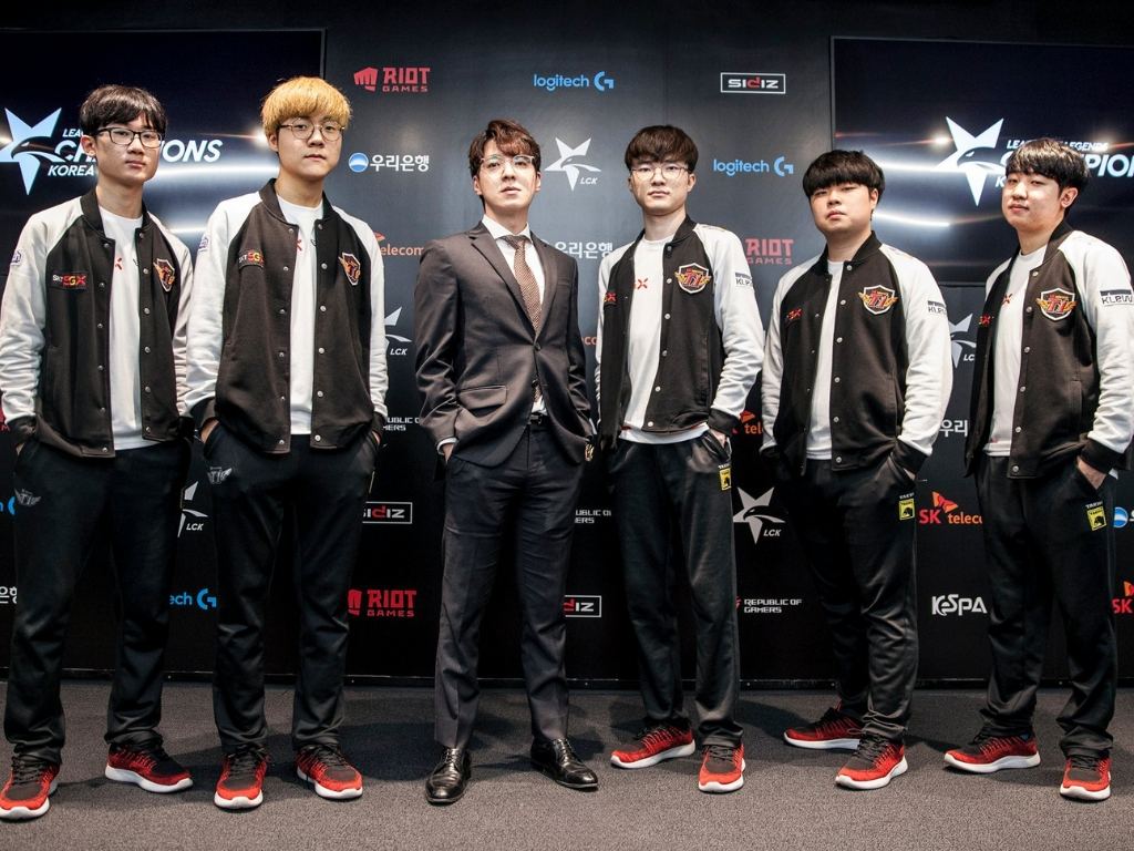 Áo đấu năm 2019 của đội tuyển eSports Hàn Quốc