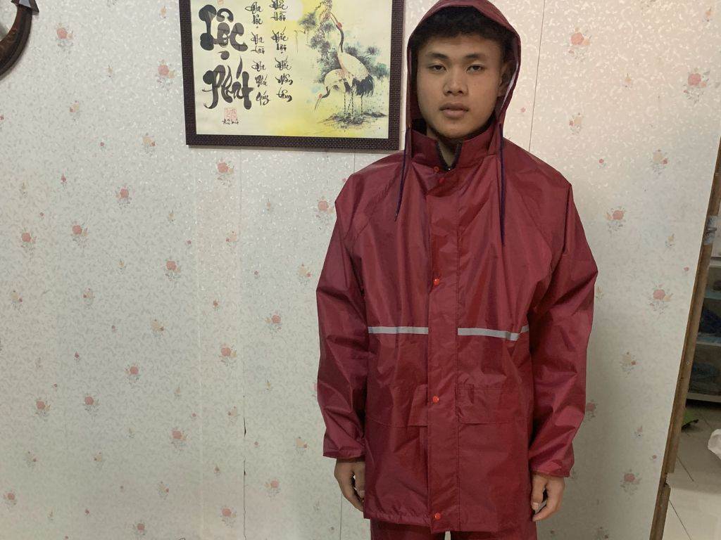 Bạn nên ưu tiên sự thoải mái khi chọn áo mưa