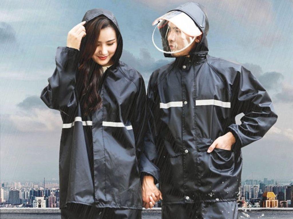 Bạn hãy chọn áo mưa vừa vặn với cơ thể