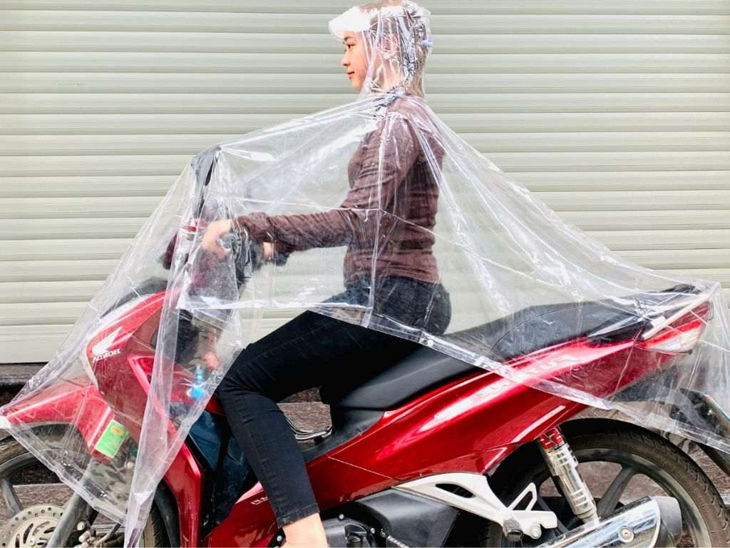 Các loại nhựa mỏng được sử dụng để làm áo mưa trong suốt
