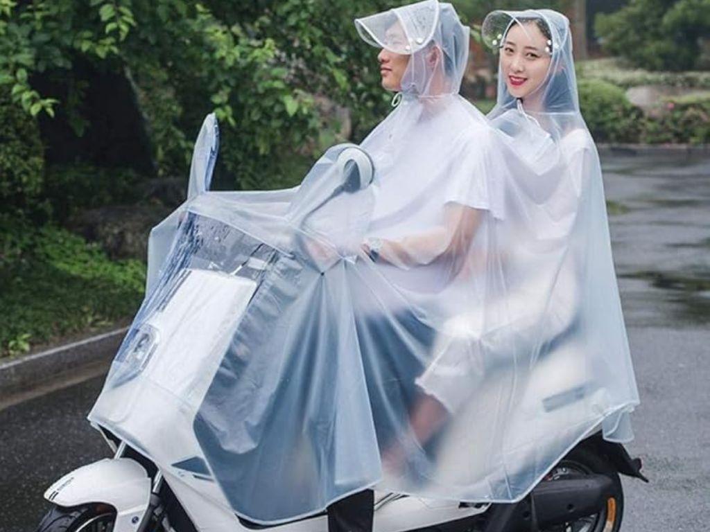 Loại được làm từ chất liệu áo mưa nhựa trong chất lượng cao