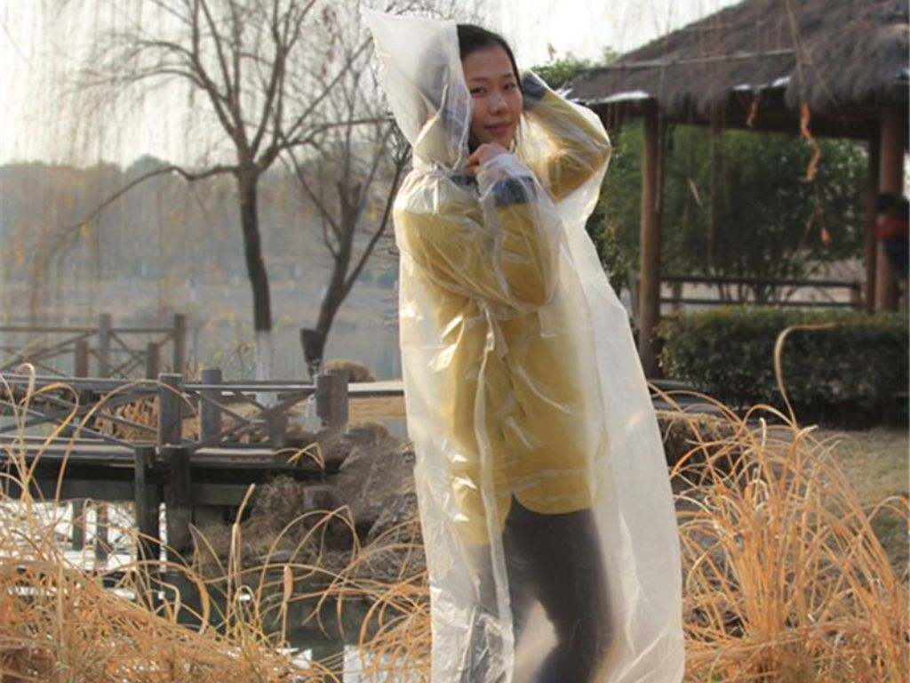 Áo mưa dùng 1 lần là một lựa chọn rất dễ tiếp cận