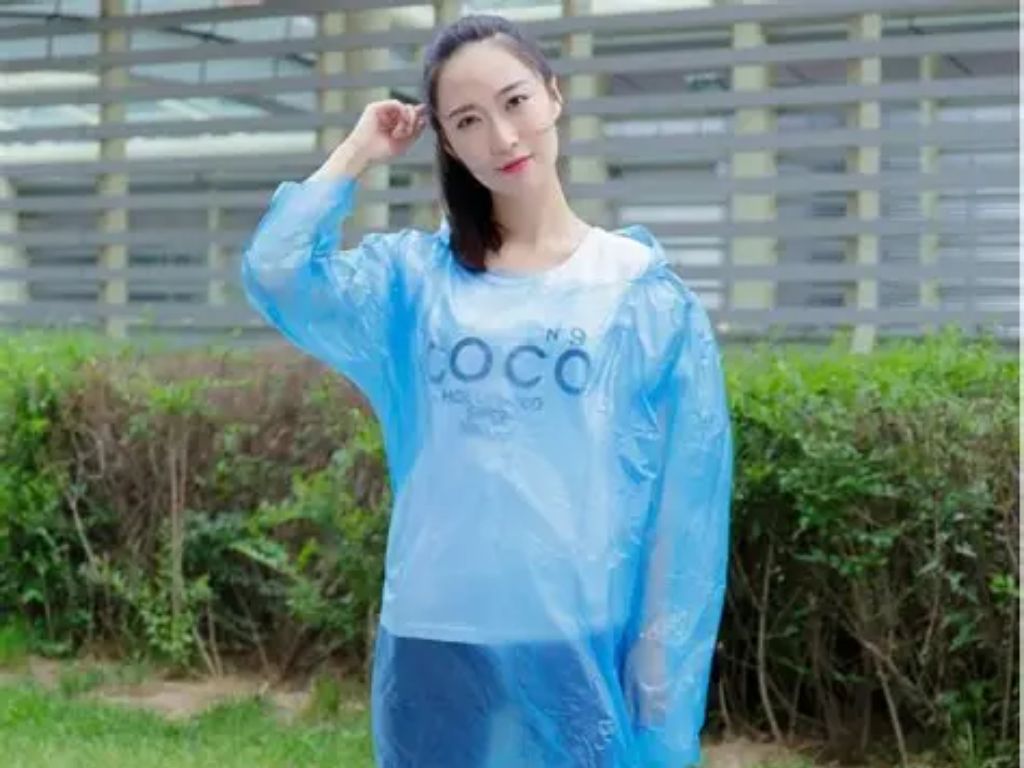 Áo mưa 1 lần có giá thành rẻ