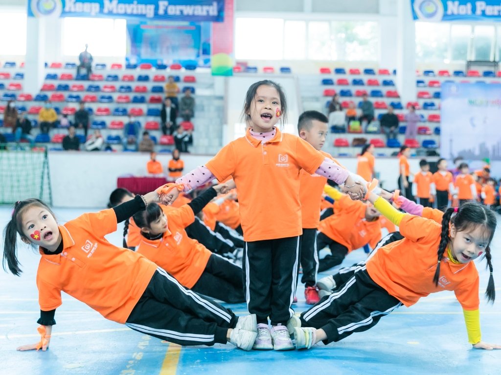 Việc đầu tư bộ đồ thể dục học sinh chất lượng giúp học sinh thoải mái vận động