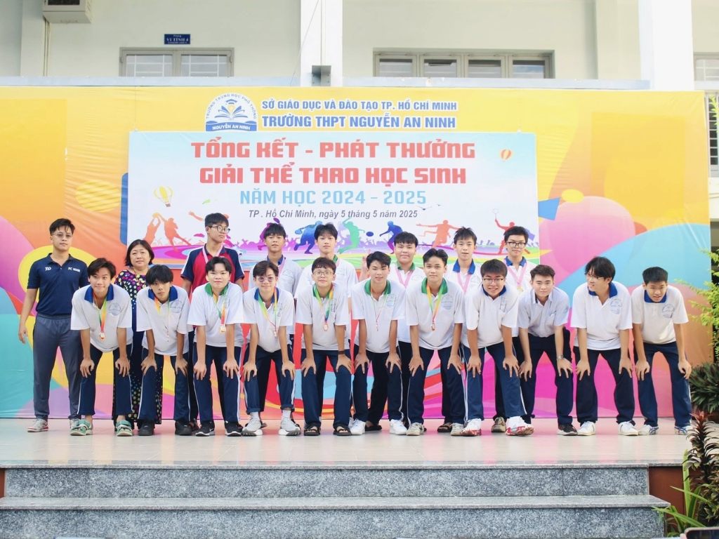 Đồng phục thể dục cho học sinh THPT có phần trưởng thành hơn