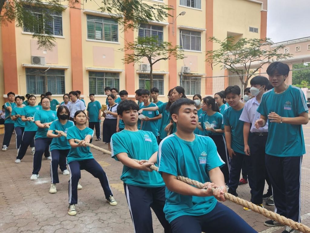 Đồng phục thể dục học sinh cấp 3 đòi hỏi độ bền và co giãn tốt hơn