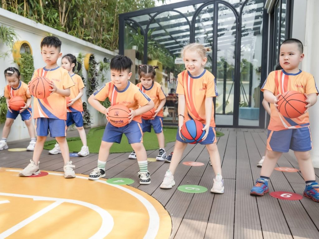 Việc chọn bộ quần áo thể thao học sinh chất lượng giúp mang lại sự thoải mái vượt trội