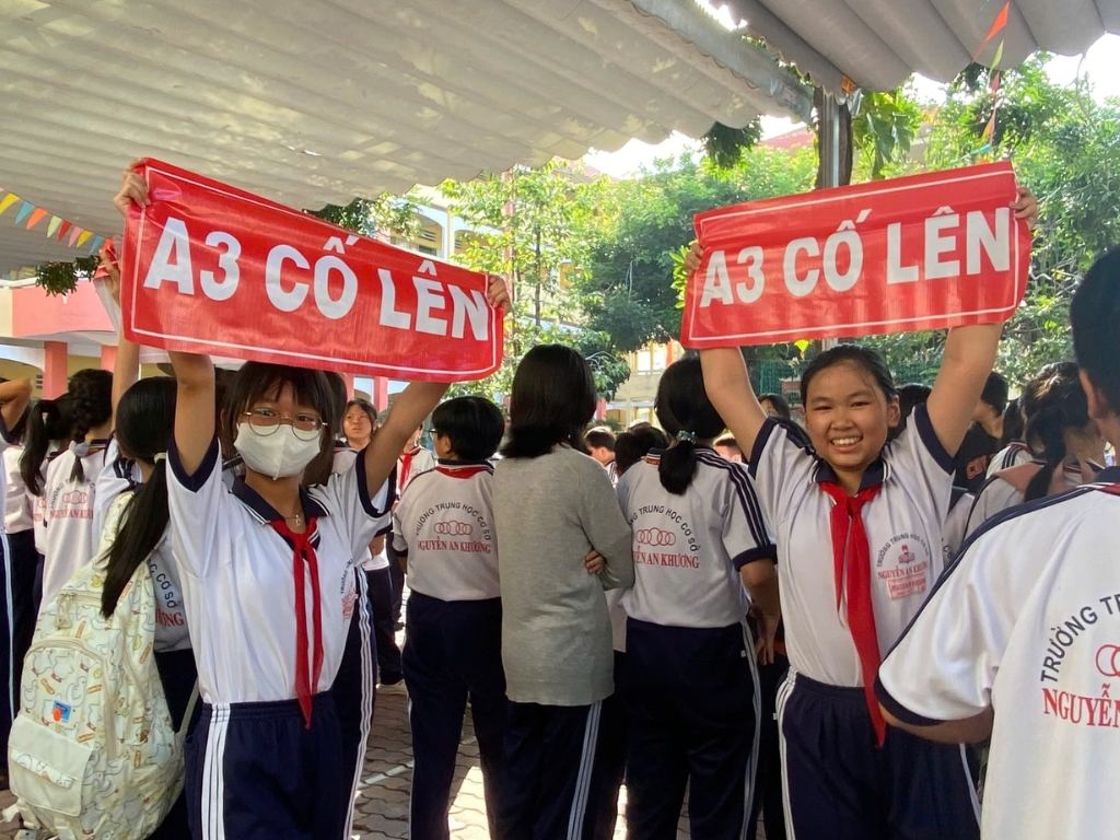 Hình in logo, tên trường phải sắc nét và rõ ràng