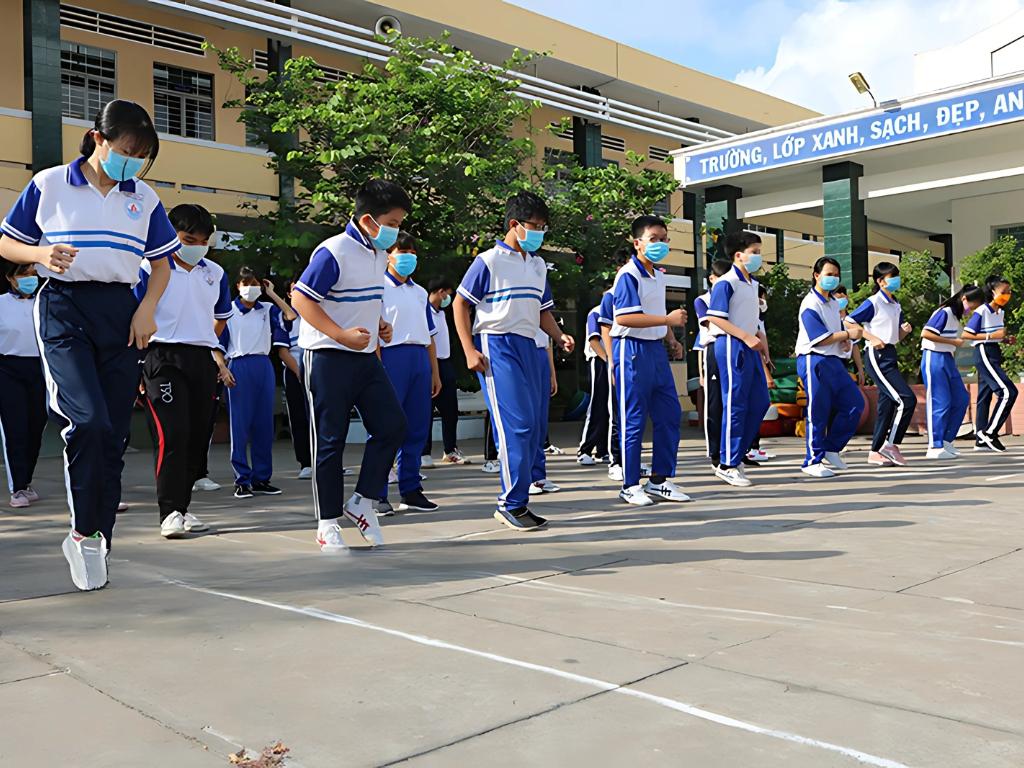 Đồ thể dục học sinh cấp 2 cần đảm bảo sự kín đáo cần thiết